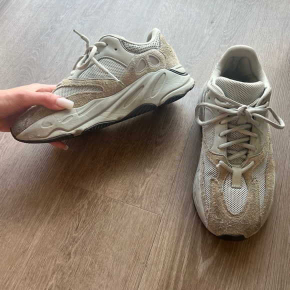 YEEZY Boost 700 "Salt” - Picture 8 of 8